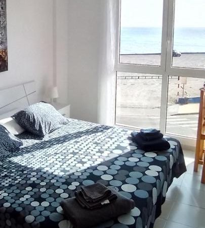 Un Dormitorio Frente Playa El Medano Exterior photo